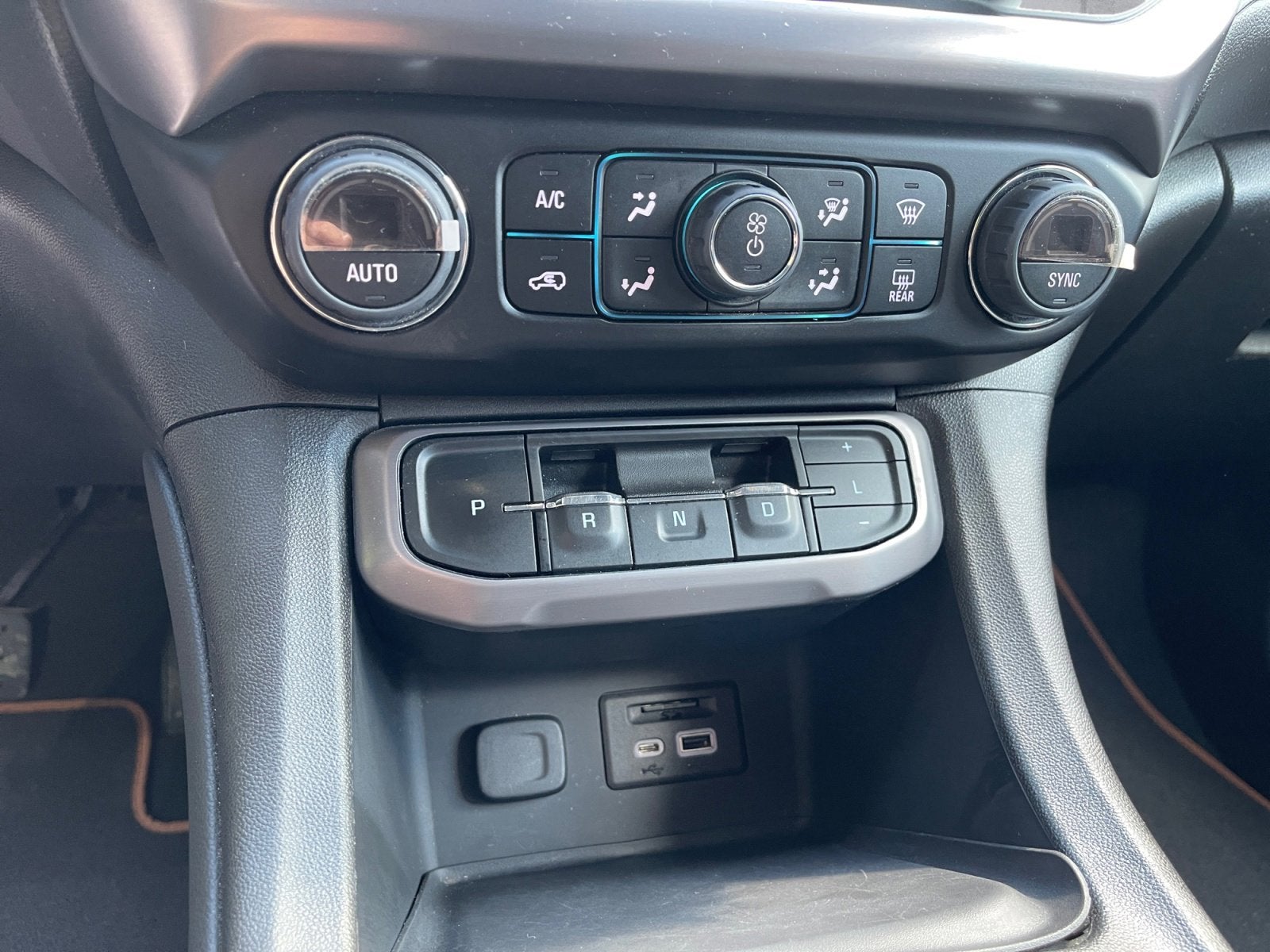 2023 GMC Acadia AT4