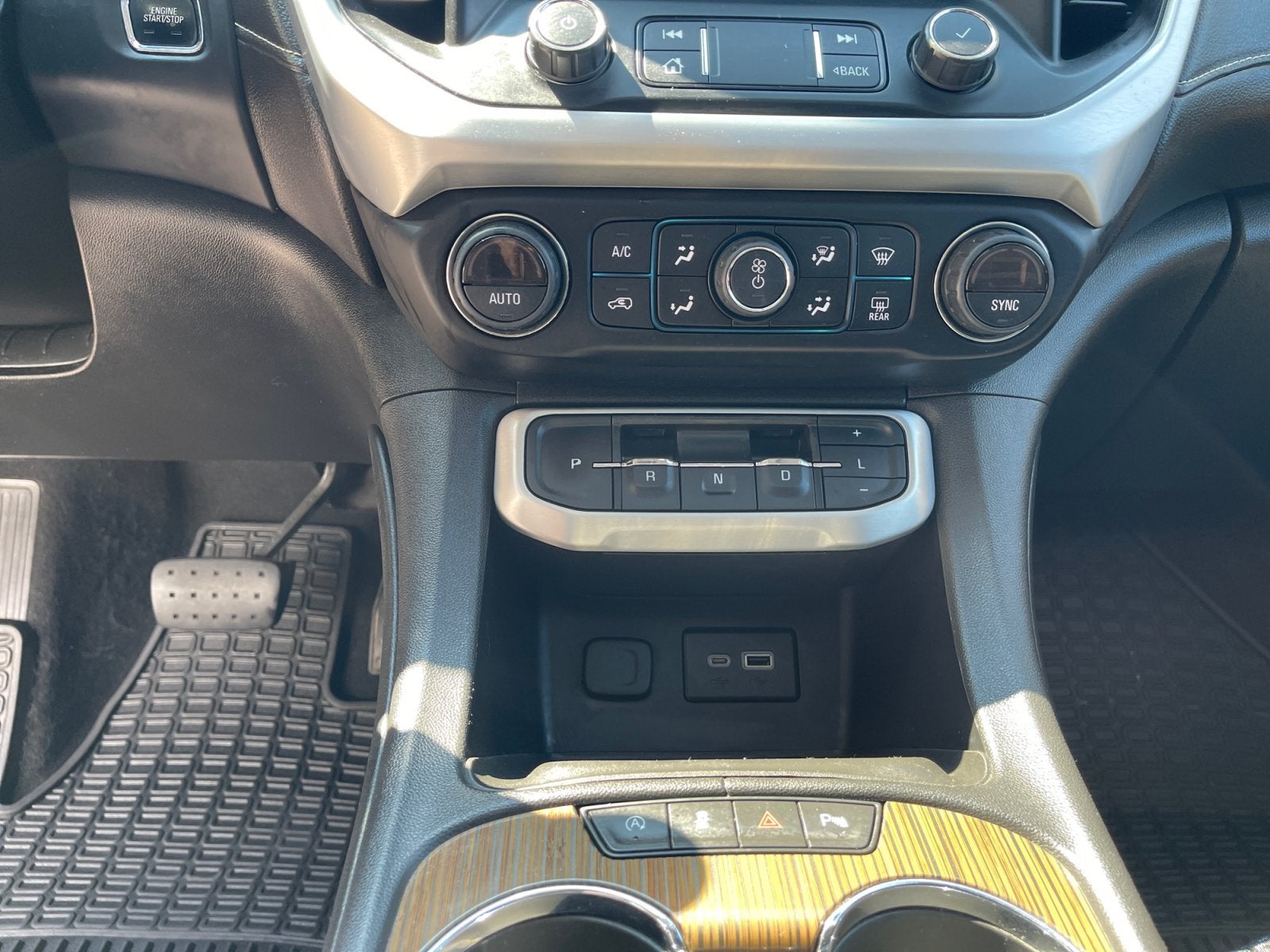 2020 GMC Acadia SLE