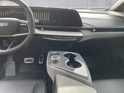 2025 Cadillac OPTIQ Luxury 2