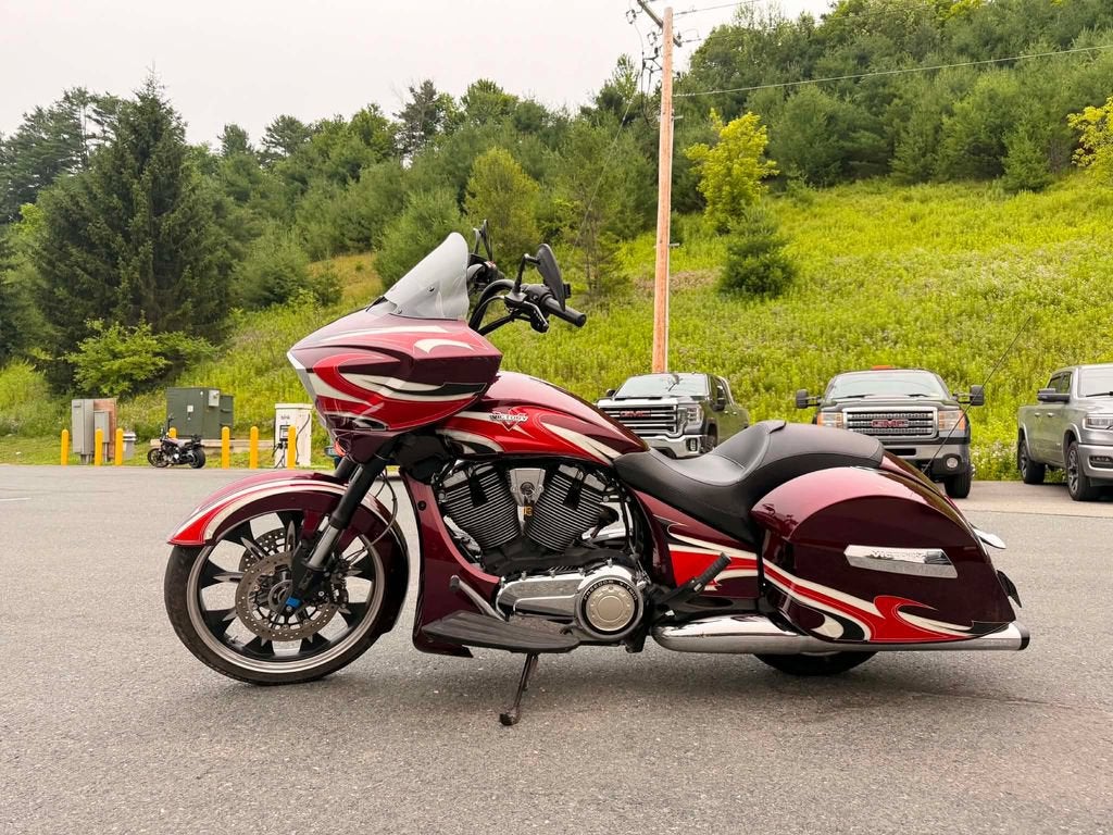 2015 VICTORY MAGNUM Base