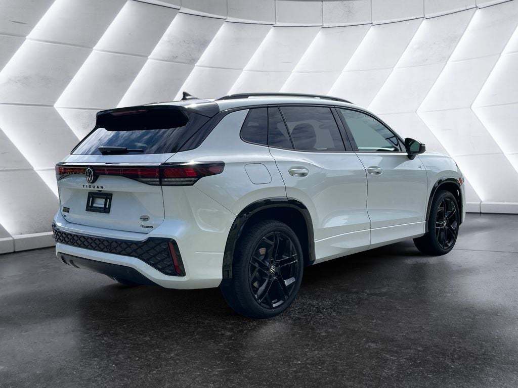 2025 Volkswagen Tiguan 2.0T SE R-Line Black