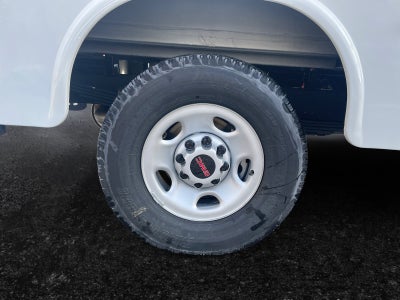 2025 GMC Savana Cutaway 3500 1WT