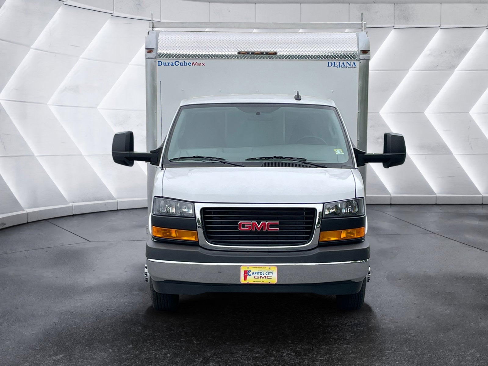 2025 GMC Savana Cutaway 3500 1WT Dejana Duracube