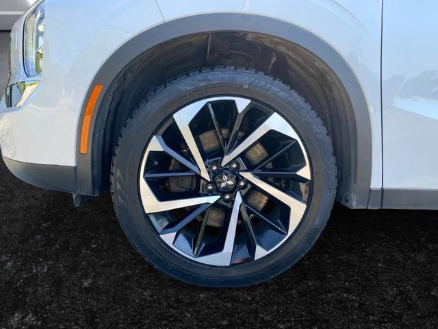2022 Mitsubishi Outlander ES