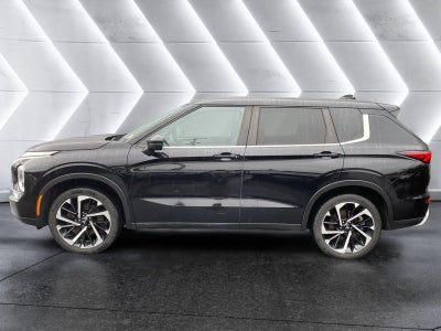 2022 Mitsubishi Outlander Base