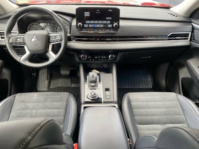 2023 Mitsubishi Outlander Base