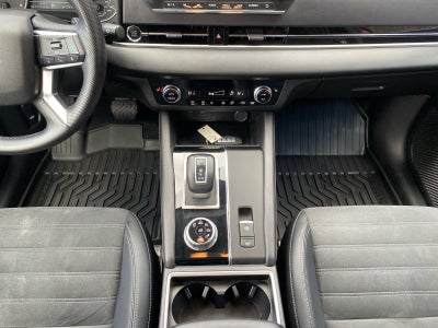 2023 Mitsubishi Outlander Base