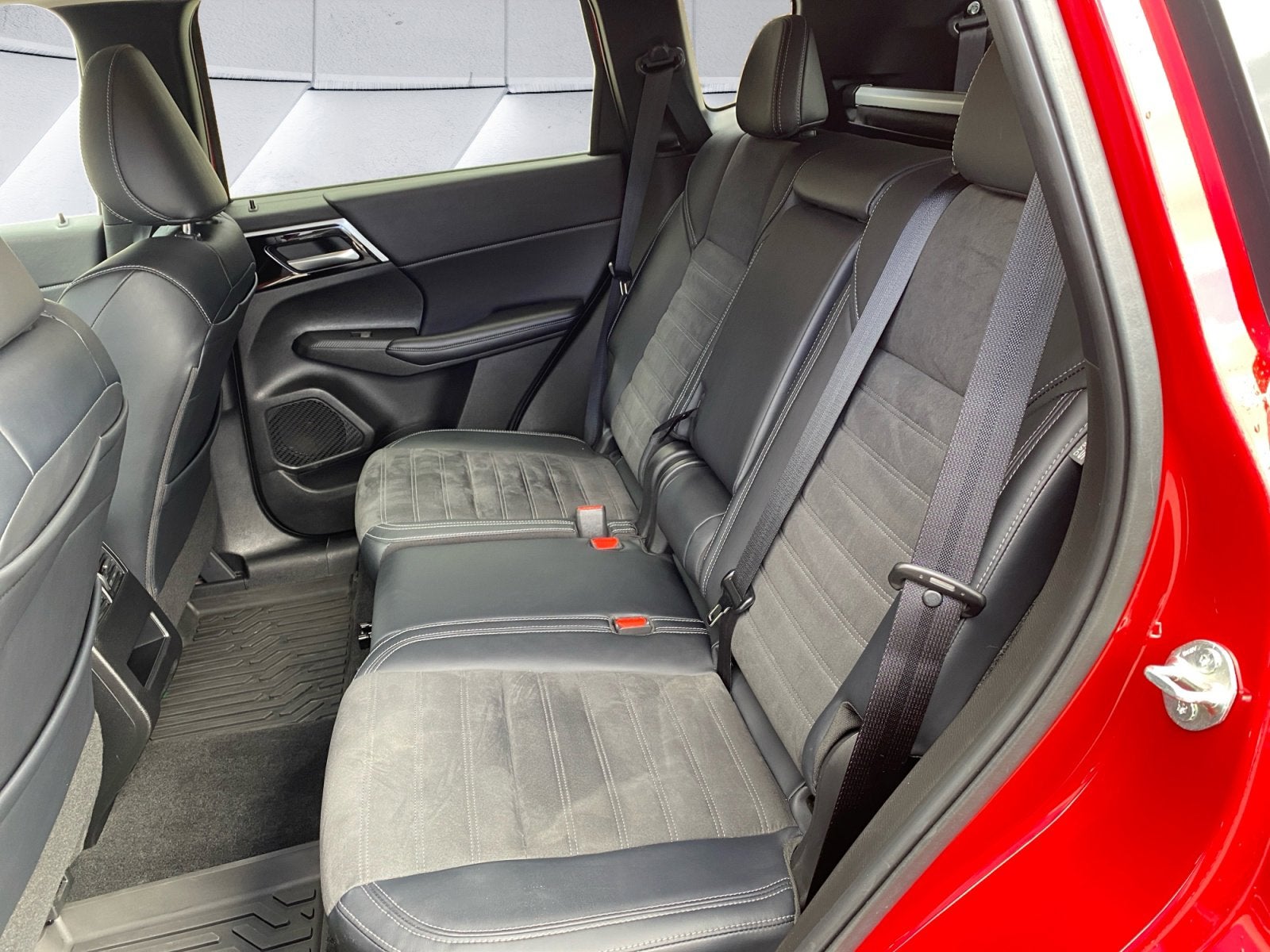 2023 Mitsubishi Outlander Base