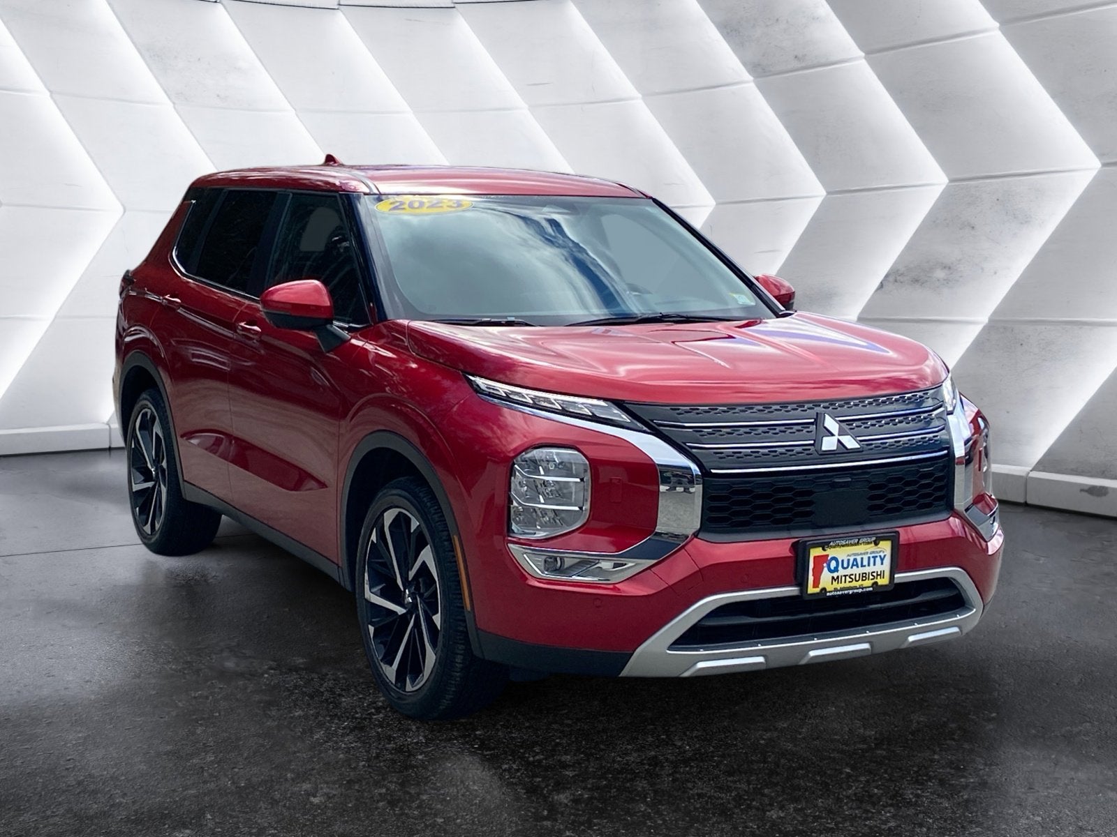 2023 Mitsubishi Outlander Base