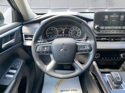 2022 Mitsubishi Outlander Base