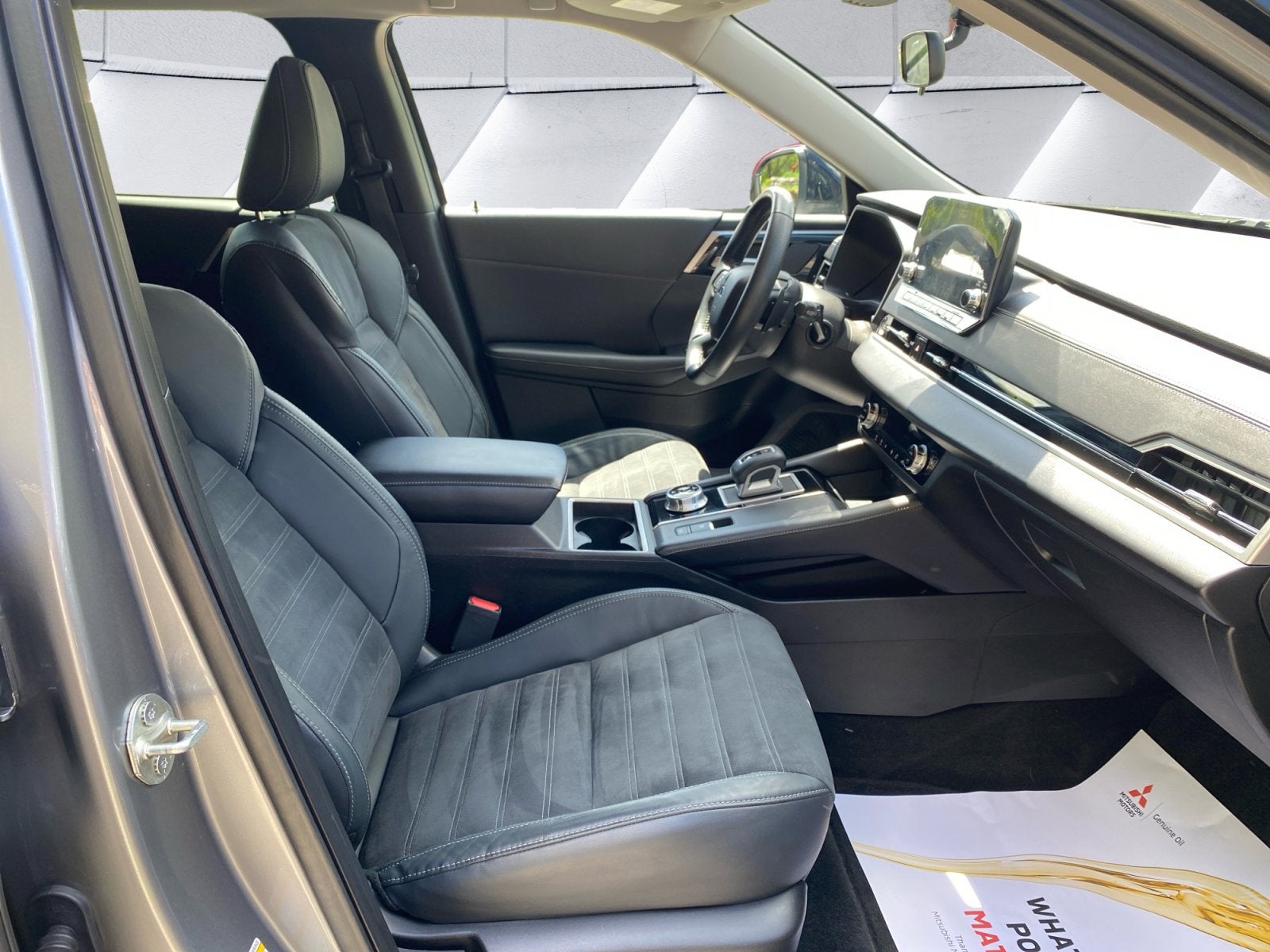 2022 Mitsubishi Outlander Base