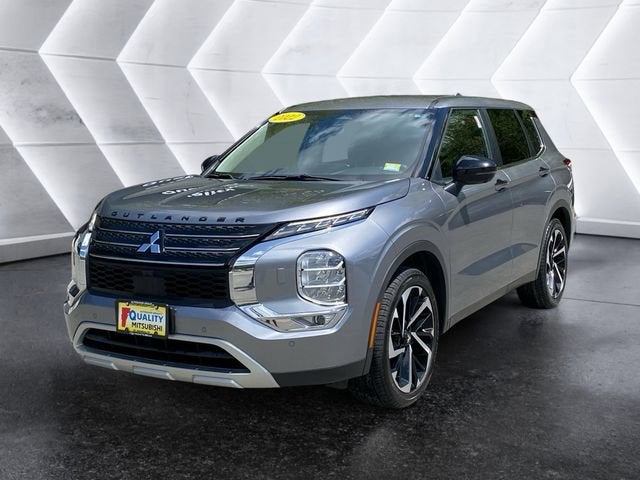 2022 Mitsubishi Outlander Base