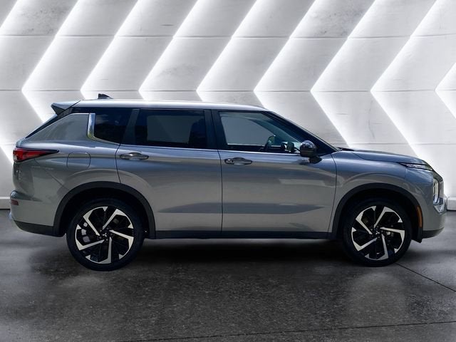 2022 Mitsubishi Outlander Base