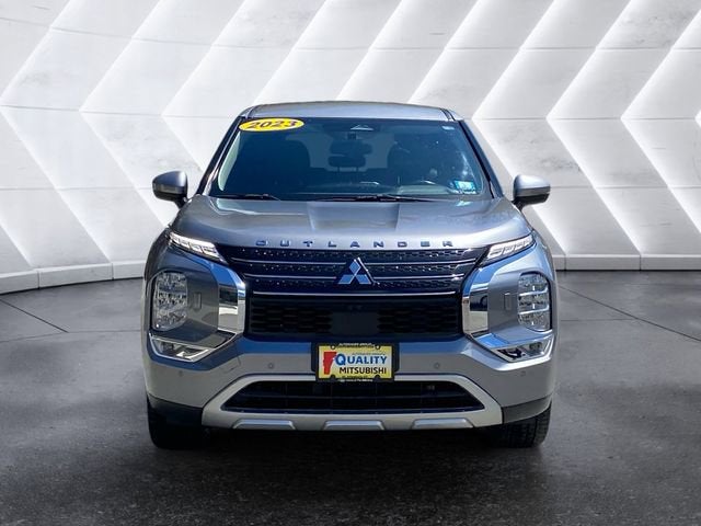 2023 Mitsubishi Outlander Base