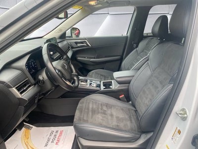 2024 Mitsubishi Outlander Base