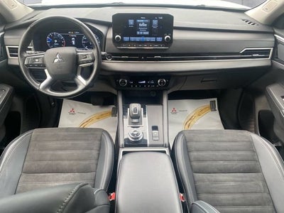 2024 Mitsubishi Outlander Base