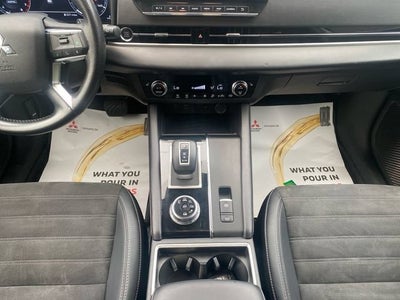 2024 Mitsubishi Outlander Base