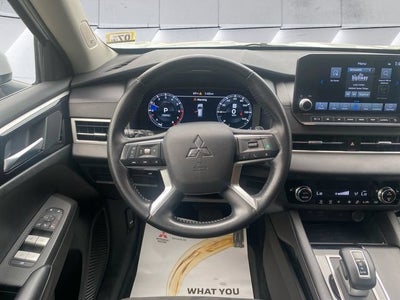 2024 Mitsubishi Outlander Base