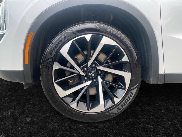 2024 Mitsubishi Outlander Base