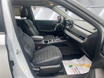 2024 Mitsubishi Outlander Base