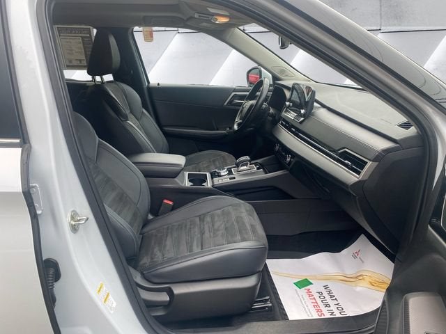 2024 Mitsubishi Outlander Base