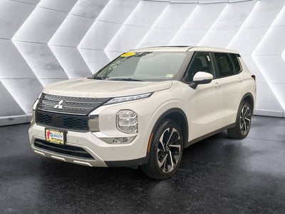 2024 Mitsubishi Outlander Base