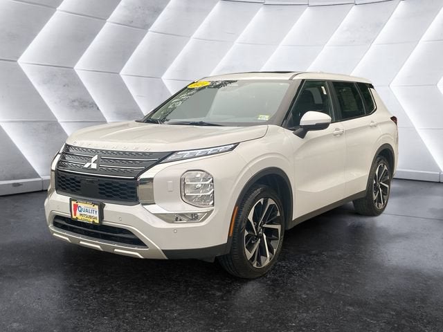 2024 Mitsubishi Outlander Base