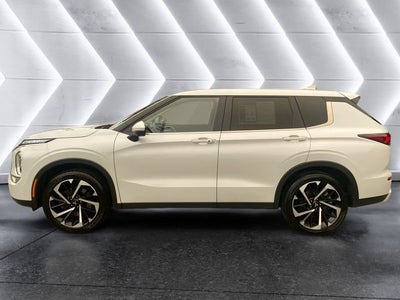 2024 Mitsubishi Outlander Base