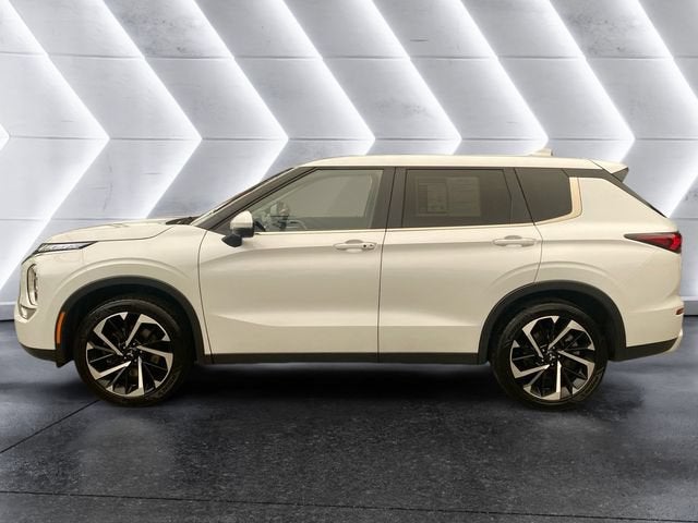 2024 Mitsubishi Outlander Base