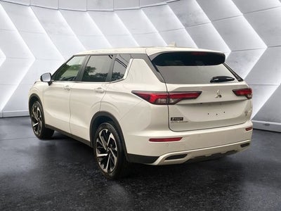 2024 Mitsubishi Outlander Base