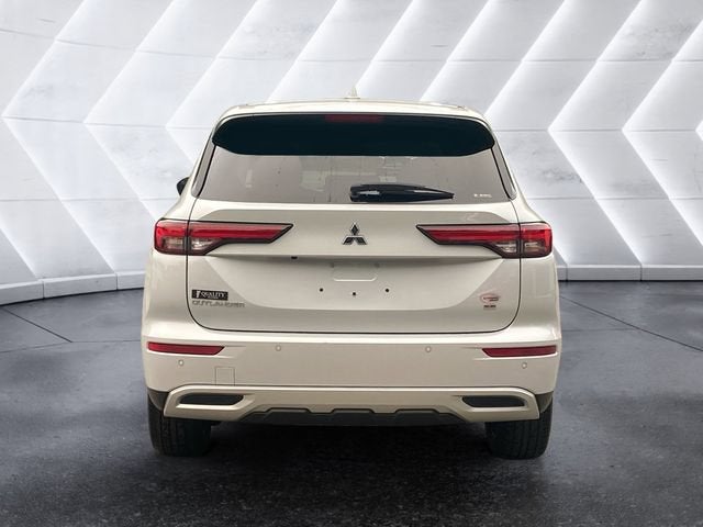 2024 Mitsubishi Outlander Base