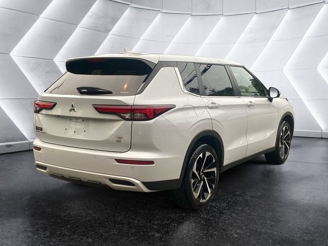 2024 Mitsubishi Outlander Base