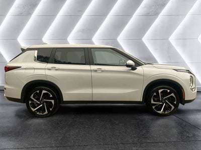 2024 Mitsubishi Outlander Base