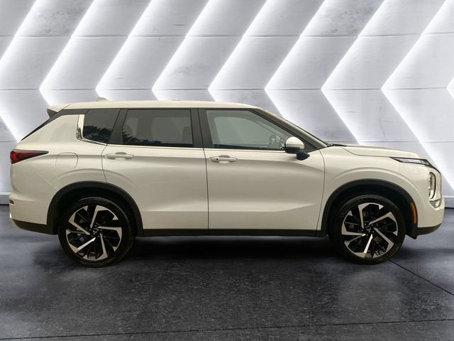 2024 Mitsubishi Outlander Base