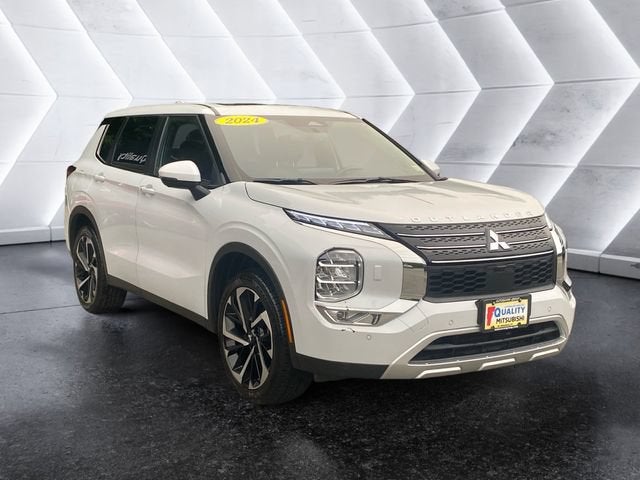 2024 Mitsubishi Outlander Base
