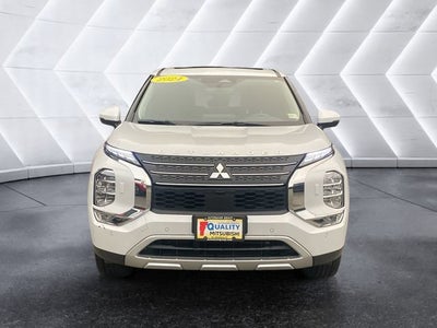 2024 Mitsubishi Outlander Base