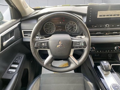 2025 Mitsubishi Outlander Base