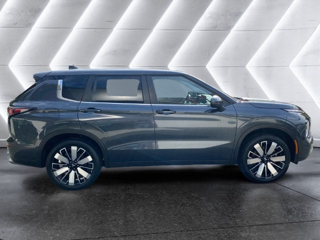 2025 Mitsubishi Outlander Base