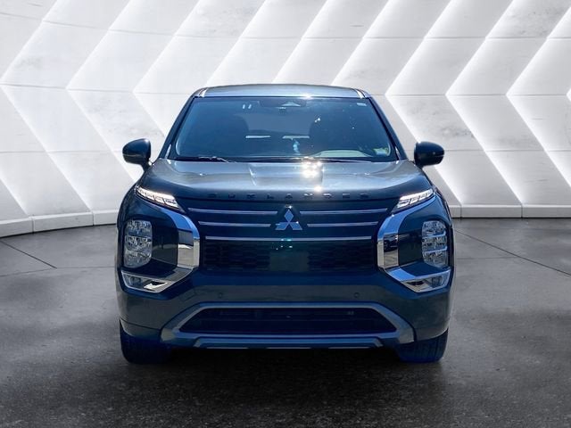 2025 Mitsubishi Outlander Base