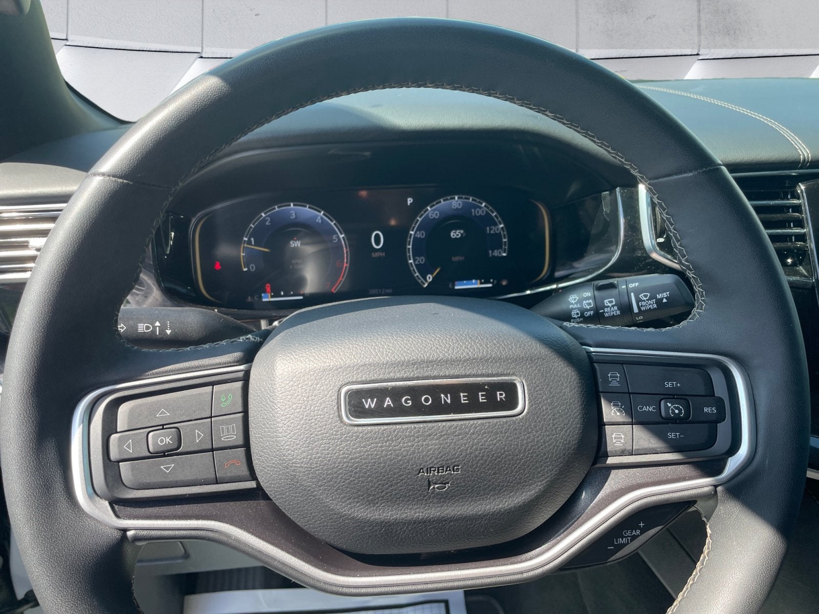 2023 Jeep Wagoneer Base